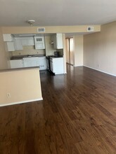 Amigo Apartments in Reseda, CA - Building Photo - Building Photo