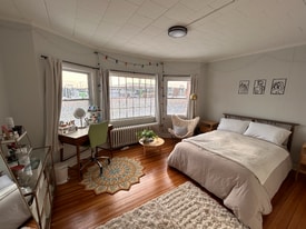 451 New Park Ave, Unit Fl 1 in West Hartford, CT - Building Photo