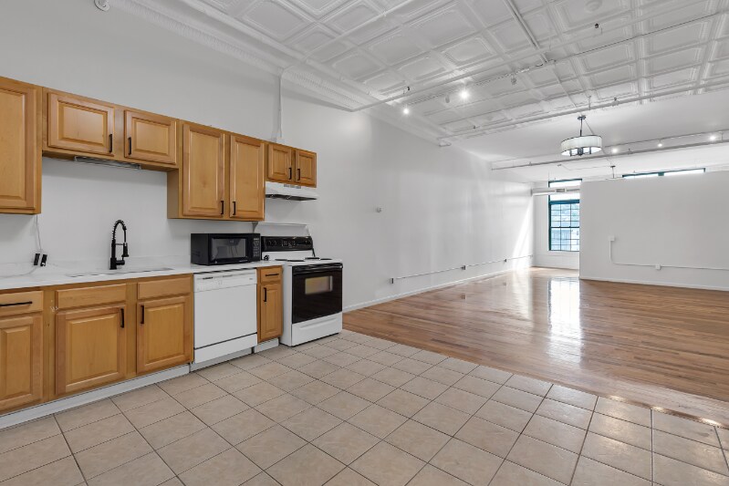 83 Main St-Unit -5 in Woonsocket, RI - Building Photo