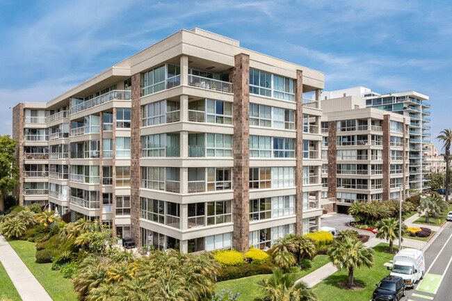 Park Plaza Condominiums in Santa Monica, CA - Building Photo - Primary Photo