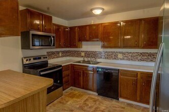 10 Gary Glen Dr in St. Peters, MO - Foto de edificio - Building Photo