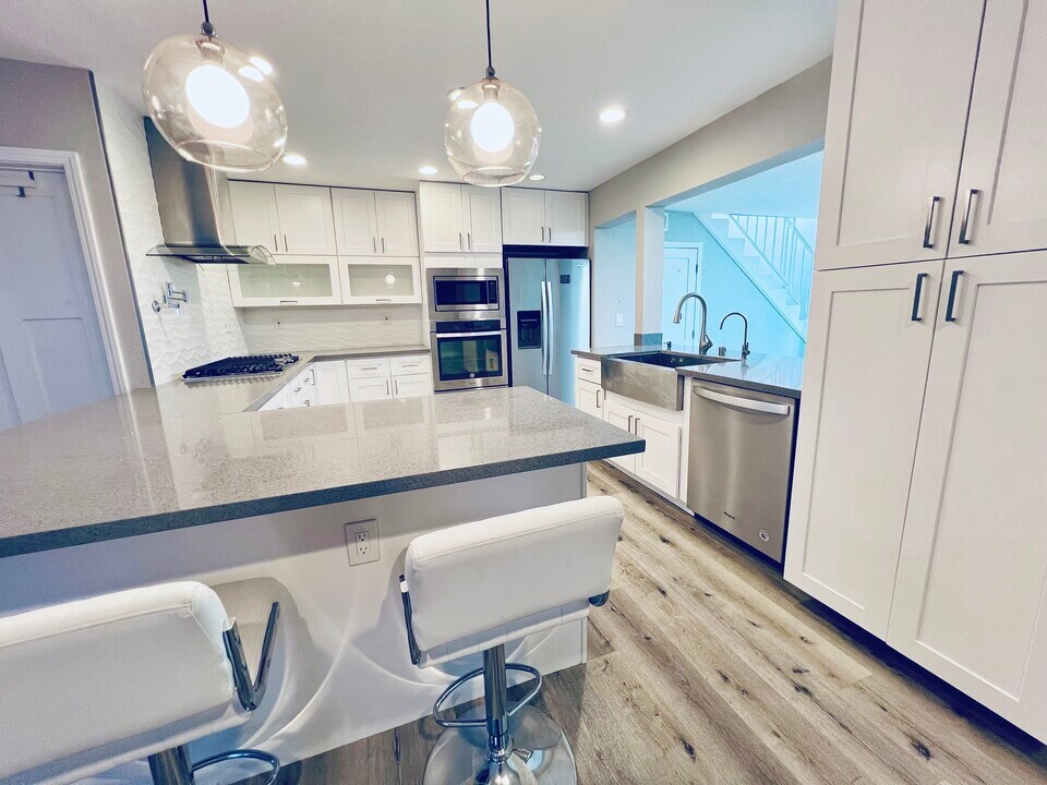 1495 Kavanaugh Dr, Unit #201-203 in East Palo Alto, CA - Building Photo