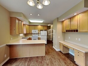 1602 Solitude Ct in Spring Hill, TN - Foto de edificio - Building Photo