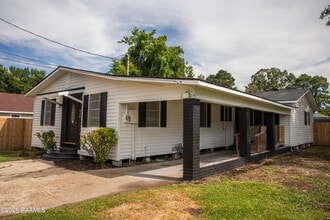 408 Martin Luther King Jr Dr in Lafayette, LA - Building Photo - Building Photo