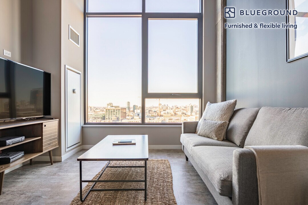 939 W Washington Blvd-Unit -FL14-ID274 in Chicago, IL - Building Photo