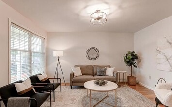 352 Deerfield Dr in Mount Joy, PA - Building Photo - Building Photo