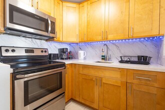 7904 West Dr in North Bay Village, FL - Building Photo - Building Photo
