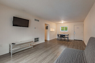 Citrus Oaks Apartments in Orlando, FL - Building Photo - Building Photo