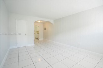 7829 Carlyle Ave in Miami Beach, FL - Building Photo - Building Photo