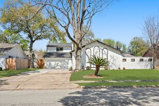 10722 Lynbrook Dr in Houston, TX - Building Photo