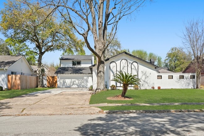 property at 10722 Lynbrook Dr