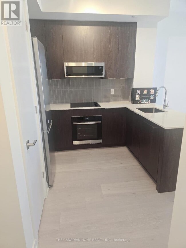 2501 Saw Whet Blvd. in Oakville, ON - Building Photo - Building Photo