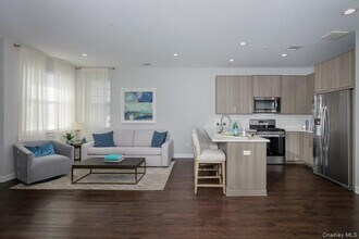 149 Sutton Ct in Mount Sinai, NY - Building Photo - Building Photo