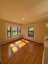 8 Upland Rd, Unit 5 in Brookline, MA - Foto de edificio - Building Photo