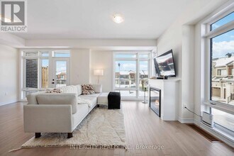 43 Griffith St in Aurora, ON - Building Photo - Building Photo