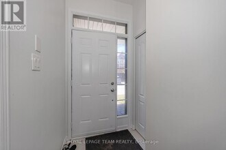 323 Freedom Private in Ottawa, ON - Building Photo - Building Photo
