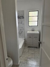 10907 Moorpark St, Unit 10907 in North Hollywood, CA - Building Photo - Building Photo