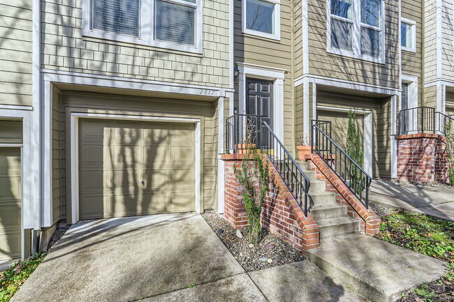 2817 NW Kennedy Ct in Portland, OR - Building Photo - Building Photo