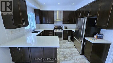 23 Seastar Rd in Brampton, ON - Building Photo - Building Photo