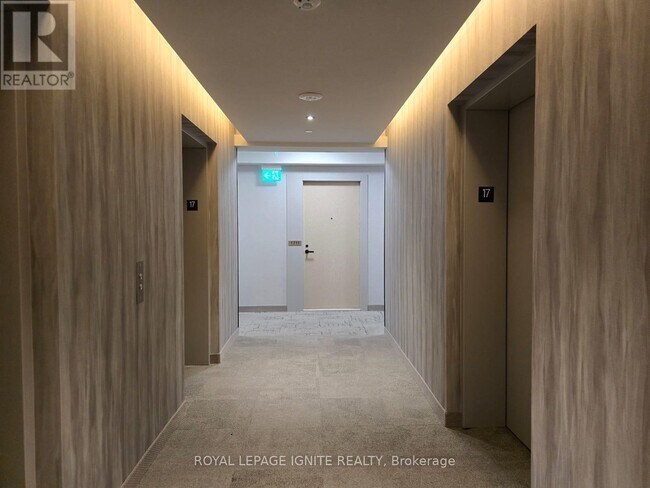 225 Commerce St in Vaughan, ON - Building Photo - Building Photo