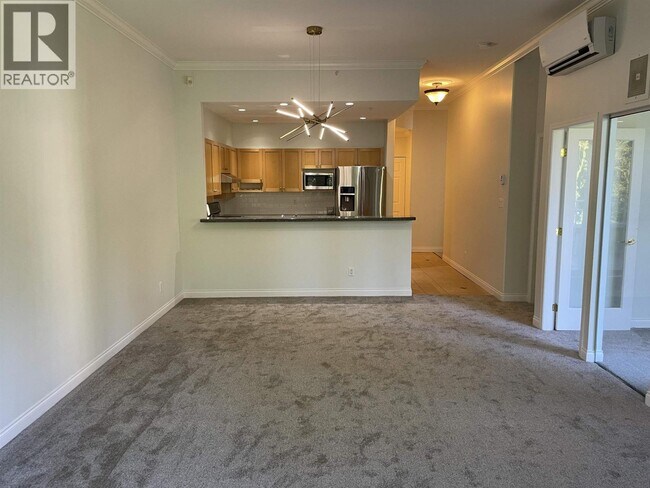 3629 Deercrest Dr in North Vancouver, BC - Building Photo - Building Photo