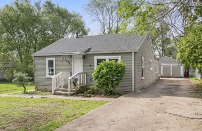 2822 W College St in Springfield, MO - Building Photo - Building Photo