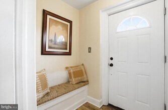 30 Upper Ferry Rd in Ewing Township, NJ - Foto de edificio - Building Photo