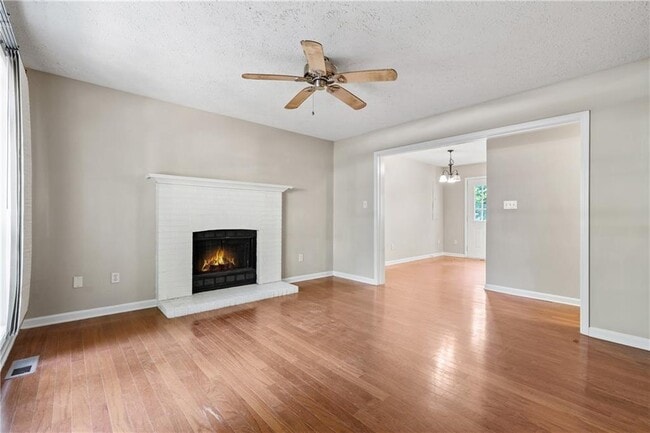 1333 Laura Ln in Austell, GA - Building Photo - Building Photo