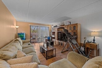 5S070 Pebblewood Ln in Naperville, IL - Building Photo - Building Photo