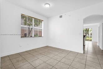 8882 W Flagler St in Miami, FL - Building Photo - Building Photo