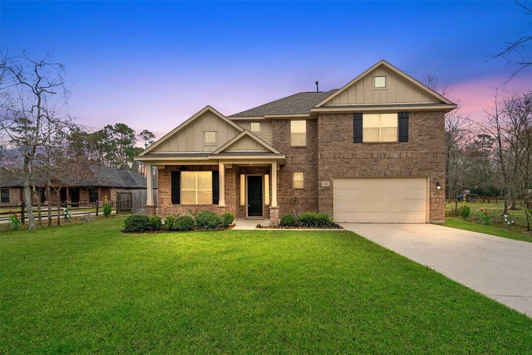 28510 Lazy Rock Dr in Huffman, TX - Building Photo