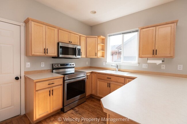 property at 2673 SW Salmon Ave