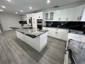 140 Pocatella St in Miami Springs, FL - Building Photo - Building Photo
