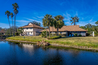 Southwinds at Five Lakes Condominium in Bradenton, FL - Building Photo - Building Photo