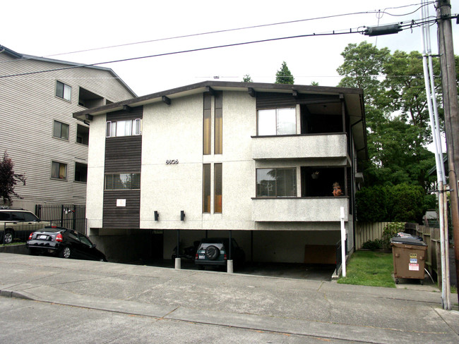 8806 Nesbit Ave N in Seattle, WA - Building Photo - Building Photo