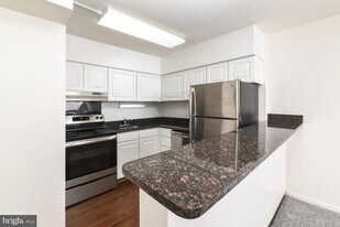 449 Hamilton St, Unit 213 in Norristown, PA - Building Photo