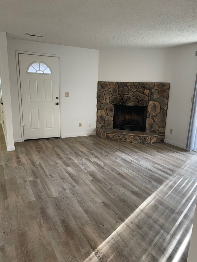 418 S Quillan Plz in Kennewick, WA - Foto de edificio - Building Photo