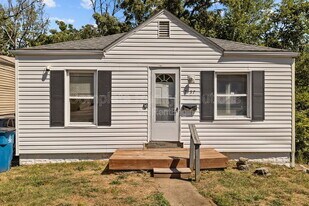 7157 Garesche Ave in Jennings, MO - Building Photo