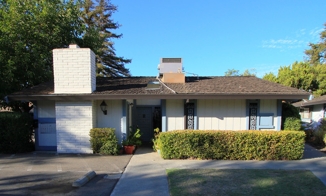 Peppertree in Sacramento, CA - Foto de edificio - Building Photo