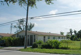 310-312 NW 61st Ter in Hollywood, FL - Building Photo - Building Photo