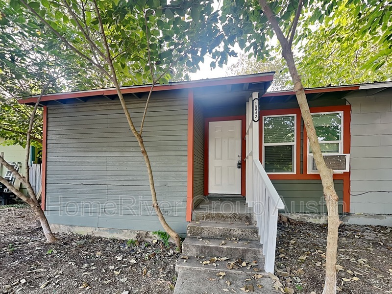 1032 Haynes St in San Marcos, TX - Building Photo