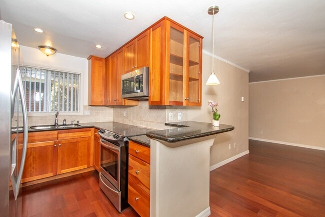 2018 Pacific Beach Dr in San Diego, CA - Building Photo - Building Photo