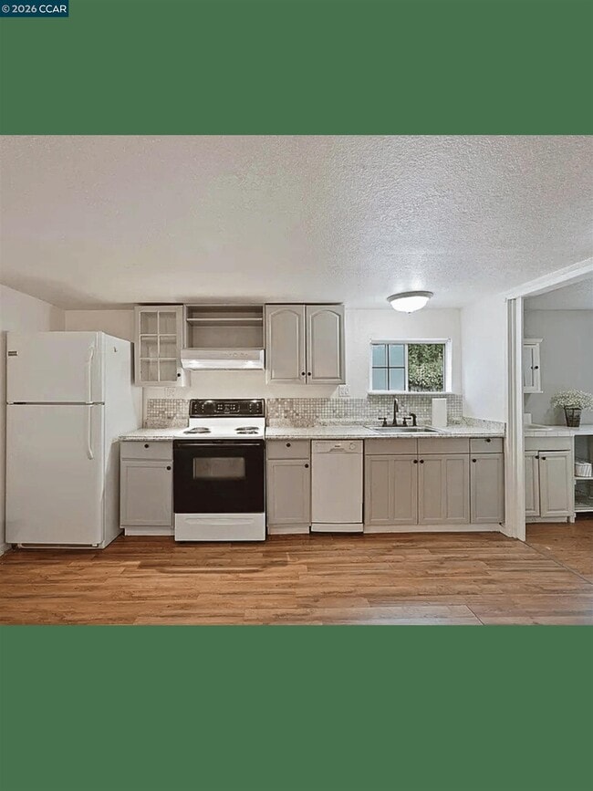 property at 326 1/2-E 1/2 Locust St