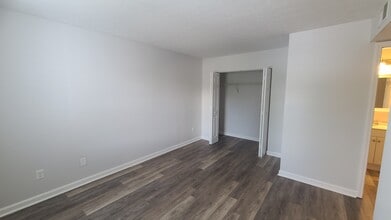 8801 W State Hwy 22 in Crestwood, KY - Building Photo - Building Photo