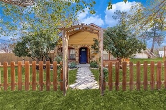 301 S Weatherford St in Chico, TX - Building Photo - Building Photo