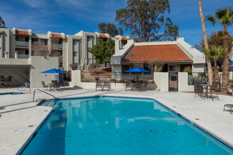 Valley View Apartments in Tucson, AZ - Foto de edificio - Building Photo