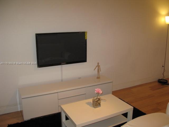 1035 Meridian Ave in Miami Beach, FL - Building Photo