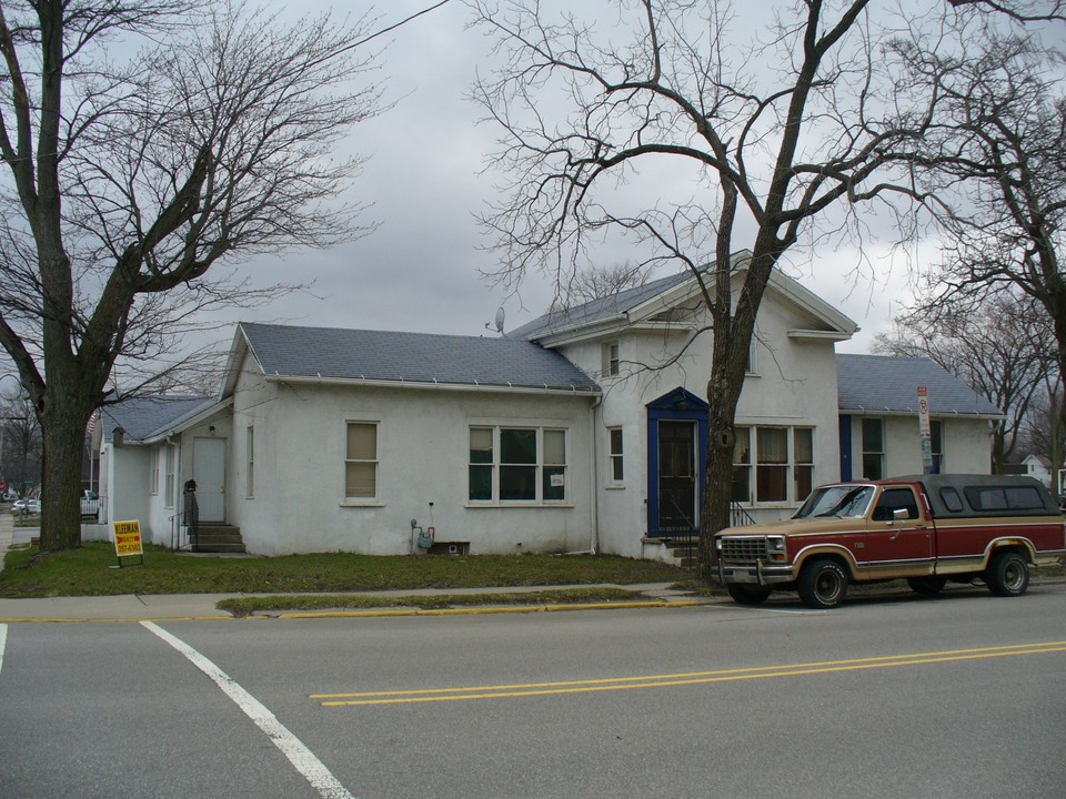 111 S Jackson St in Auburn, IN - Building Photo