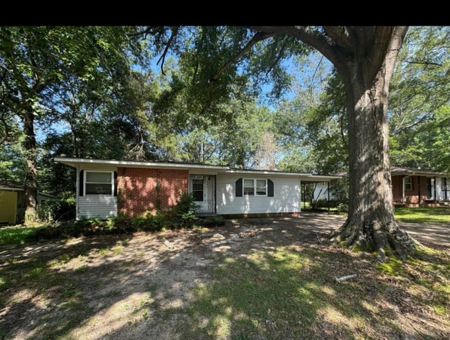property at 3141 Oak Forest Dr