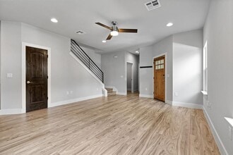 1125 Walton Ln in Austin, TX - Building Photo - Building Photo